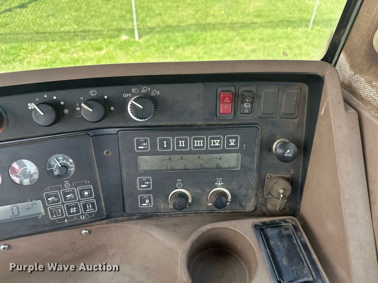 image for item EB2503 1999 John Deere 8100T tractor