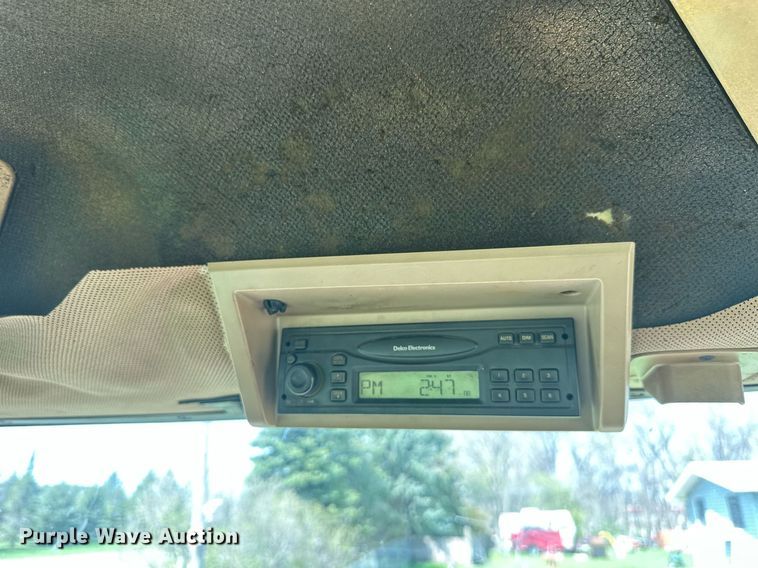 image for item EB2503 1999 John Deere 8100T tractor