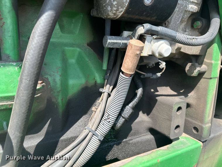 image for item EB2503 1999 John Deere 8100T tractor