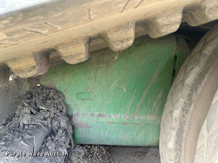 image for item EB2503 1999 John Deere 8100T tractor