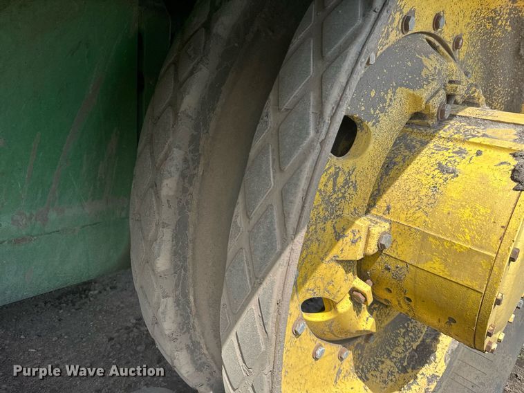 image for item EB2503 1999 John Deere 8100T tractor