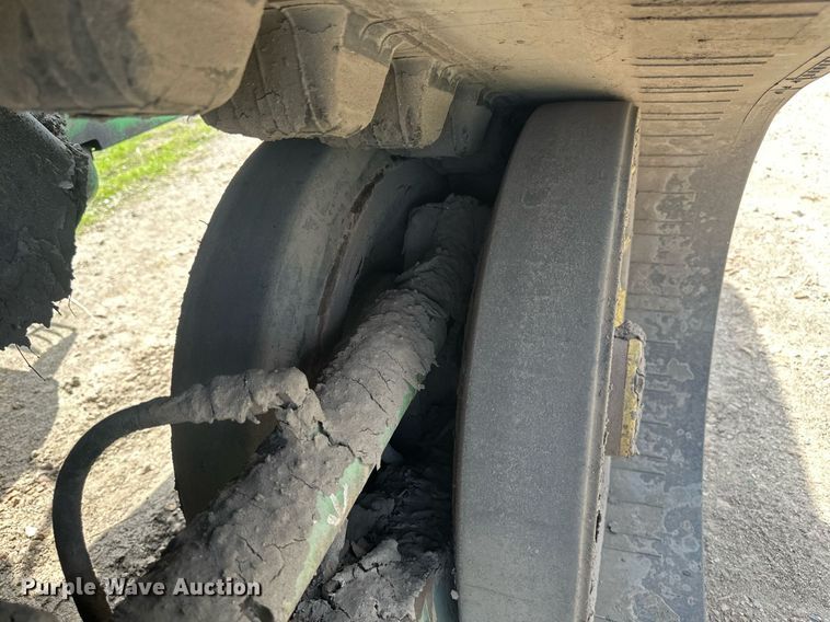 image for item EB2503 1999 John Deere 8100T tractor