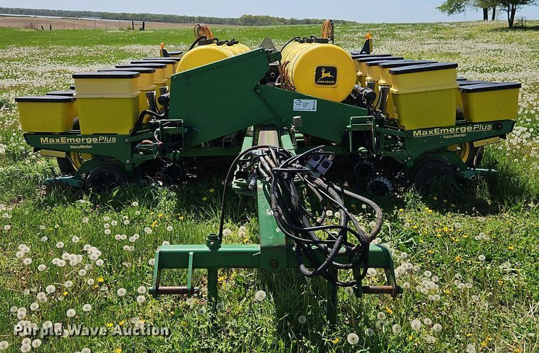 image for item EB7996 John Deere 1770 conservation planter