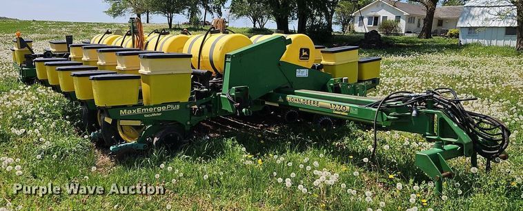 image for item EB7996 John Deere 1770 conservation planter