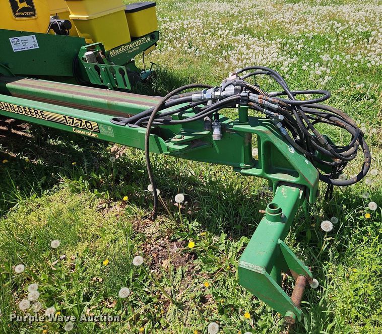 image for item EB7996 John Deere 1770 conservation planter