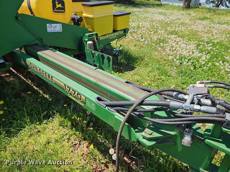 image for item EB7996 John Deere 1770 conservation planter