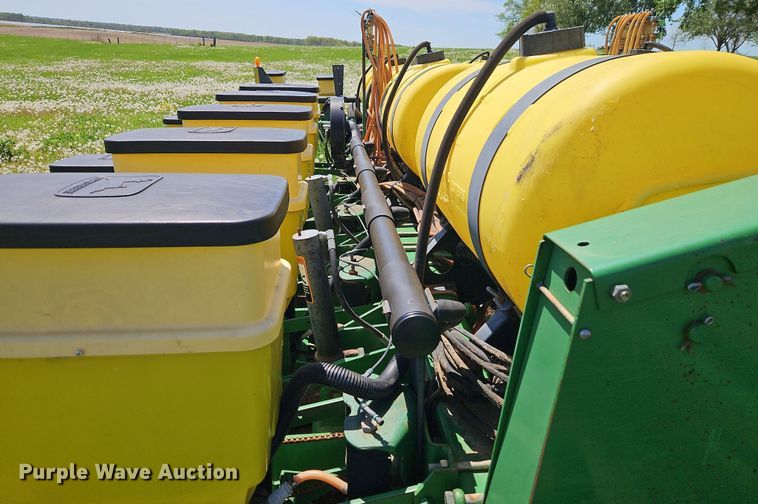 image for item EB7996 John Deere 1770 conservation planter