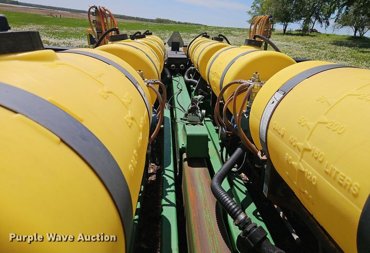 image for item EB7996 John Deere 1770 conservation planter