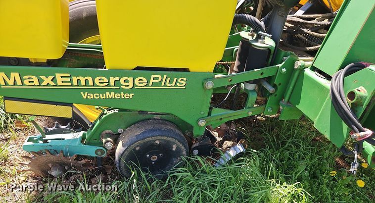 image for item EB7996 John Deere 1770 conservation planter