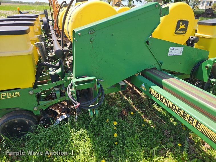 image for item EB7996 John Deere 1770 conservation planter