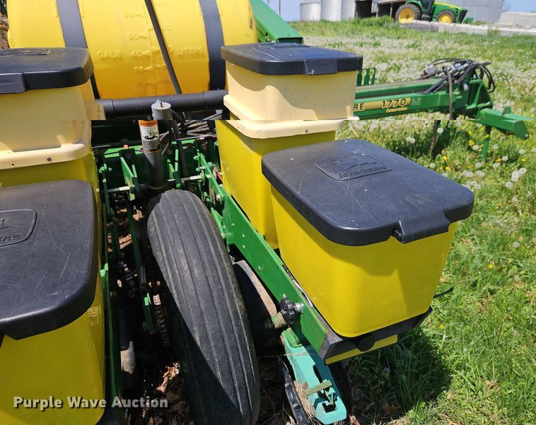 image for item EB7996 John Deere 1770 conservation planter