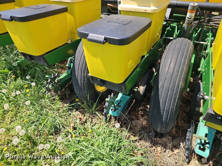 image for item EB7996 John Deere 1770 conservation planter