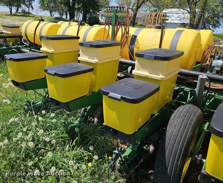 image for item EB7996 John Deere 1770 conservation planter