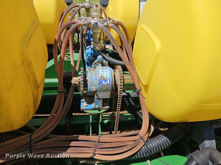 image for item EB7996 John Deere 1770 conservation planter