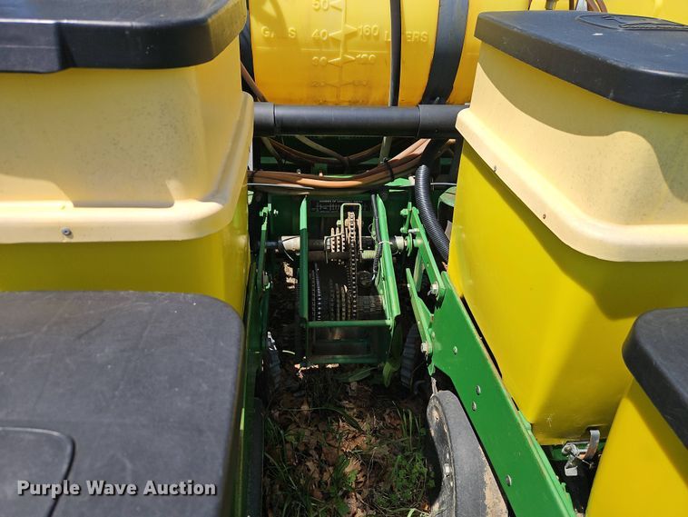 image for item EB7996 John Deere 1770 conservation planter