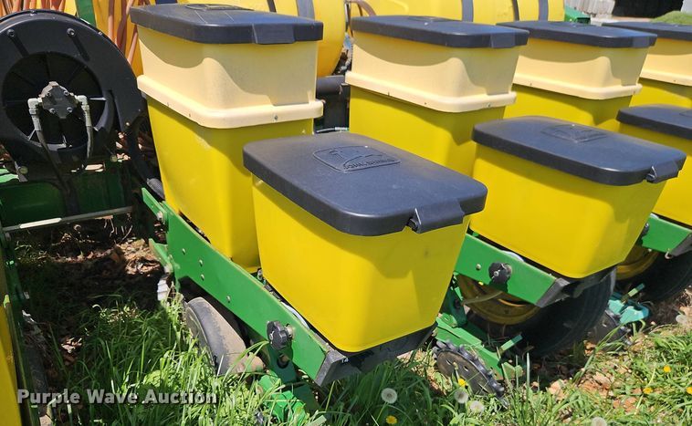 image for item EB7996 John Deere 1770 conservation planter