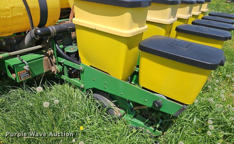 image for item EB7996 John Deere 1770 conservation planter
