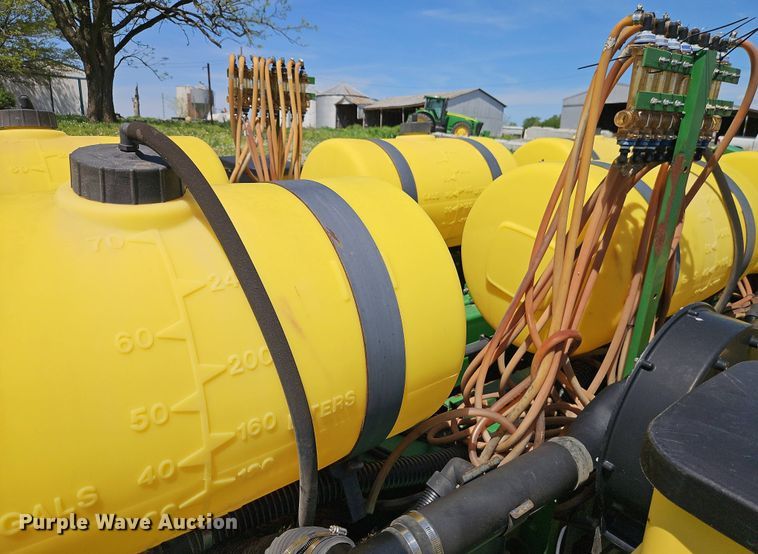 image for item EB7996 John Deere 1770 conservation planter