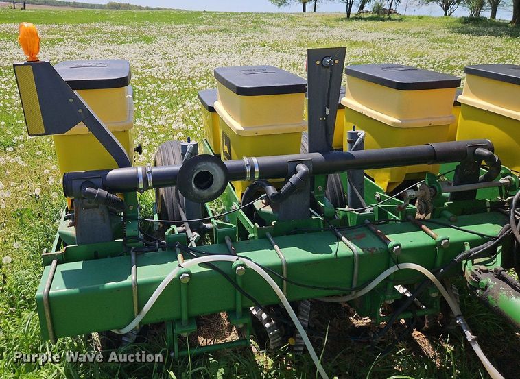 image for item EB7996 John Deere 1770 conservation planter