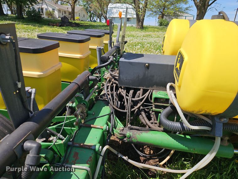 image for item EB7996 John Deere 1770 conservation planter