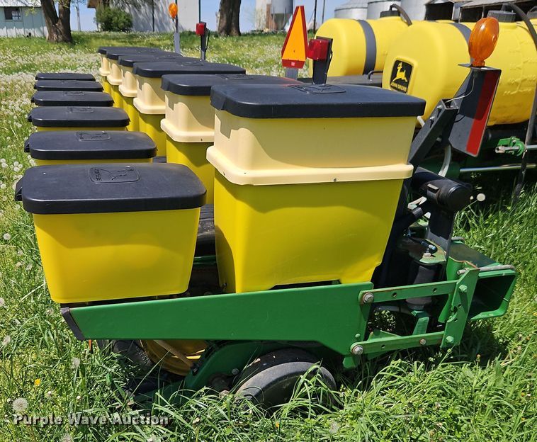 image for item EB7996 John Deere 1770 conservation planter