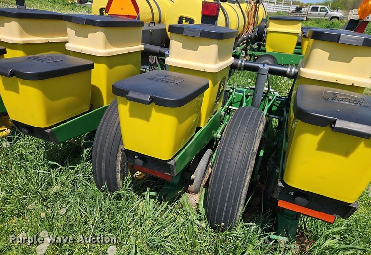 image for item EB7996 John Deere 1770 conservation planter