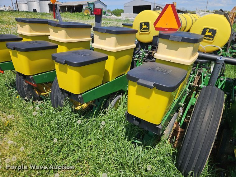image for item EB7996 John Deere 1770 conservation planter