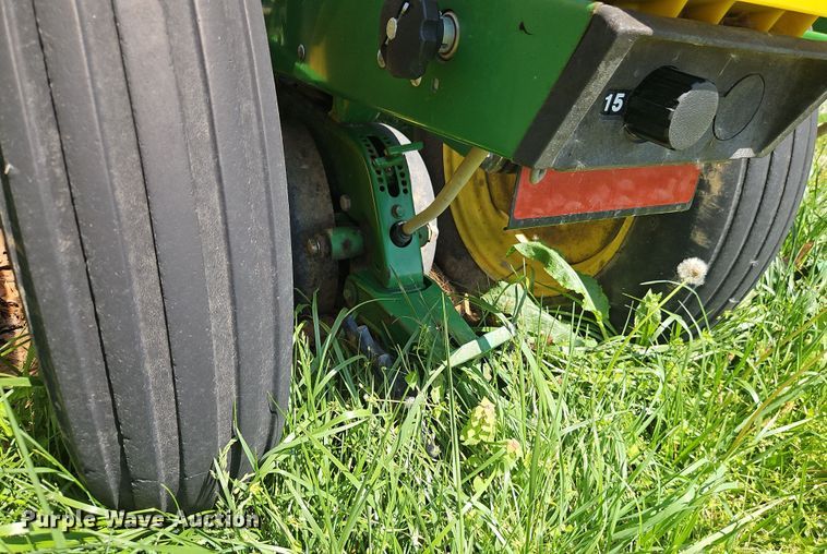 image for item EB7996 John Deere 1770 conservation planter