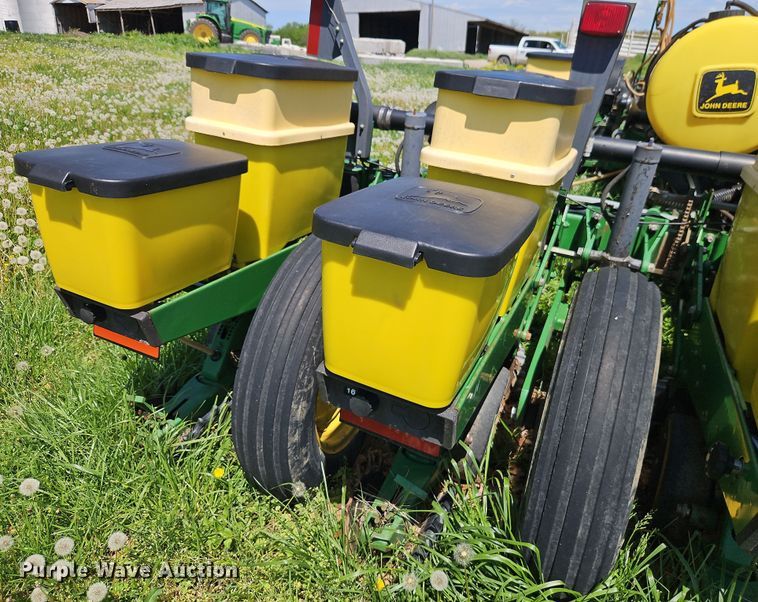 image for item EB7996 John Deere 1770 conservation planter