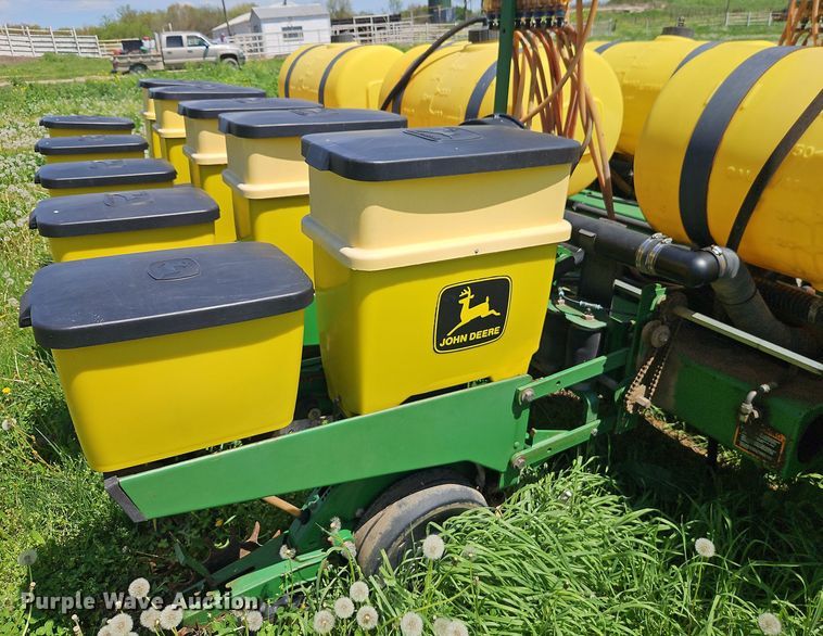 image for item EB7996 John Deere 1770 conservation planter