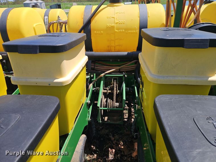 image for item EB7996 John Deere 1770 conservation planter