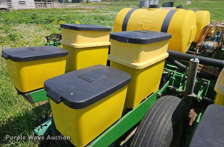 image for item EB7996 John Deere 1770 conservation planter