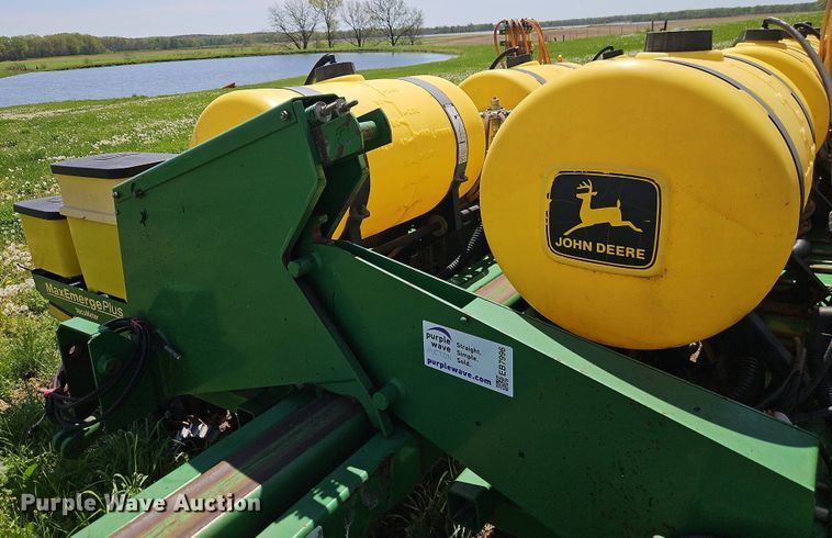 image for item EB7996 John Deere 1770 conservation planter