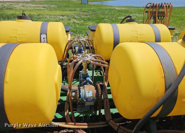 image for item EB7996 John Deere 1770 conservation planter