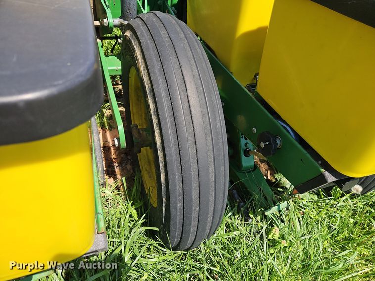 image for item EB7996 John Deere 1770 conservation planter