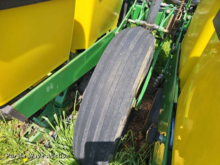 image for item EB7996 John Deere 1770 conservation planter