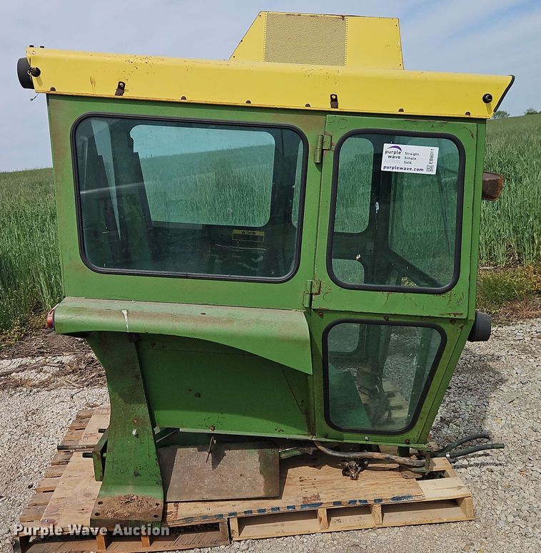 image for item EB8011 Tractor cab