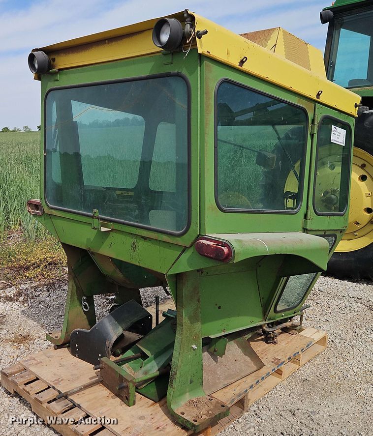 image for item EB8011 Tractor cab