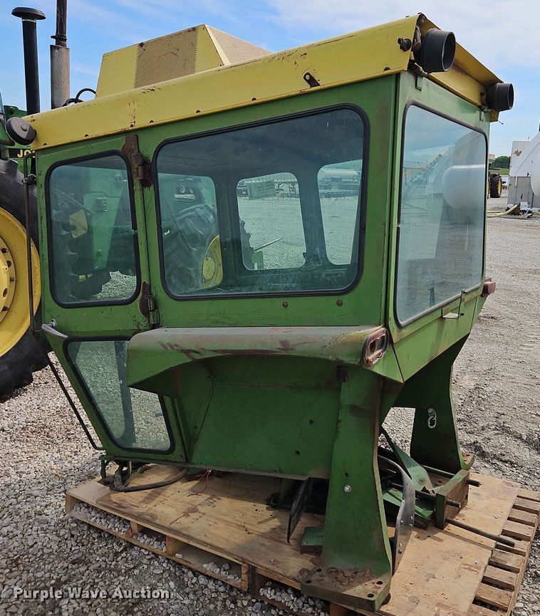 image for item EB8011 Tractor cab