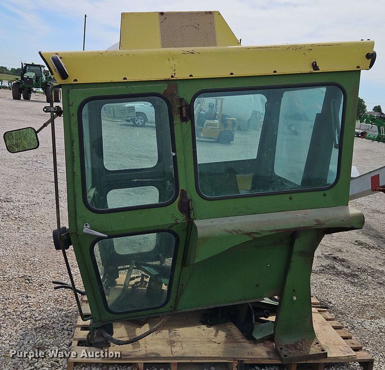 image for item EB8011 Tractor cab