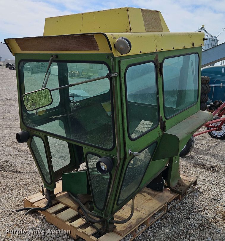image for item EB8011 Tractor cab