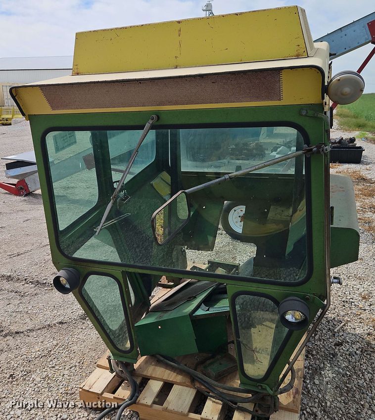 image for item EB8011 Tractor cab