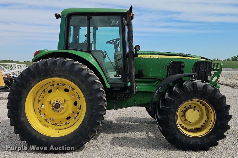 image for item EB8012 2004 John Deere 7320 MFWD tractor