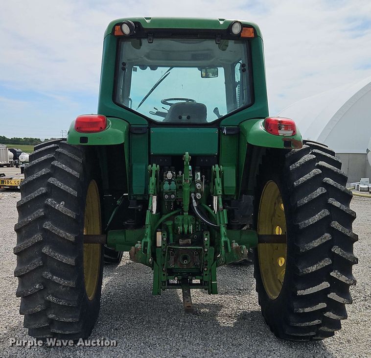 image for item EB8012 2004 John Deere 7320 MFWD tractor