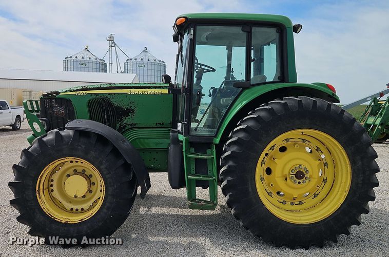 image for item EB8012 2004 John Deere 7320 MFWD tractor