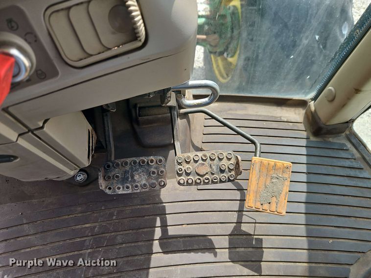 image for item EB8012 2004 John Deere 7320 MFWD tractor