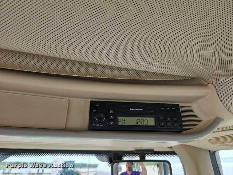 image for item EB8012 2004 John Deere 7320 MFWD tractor