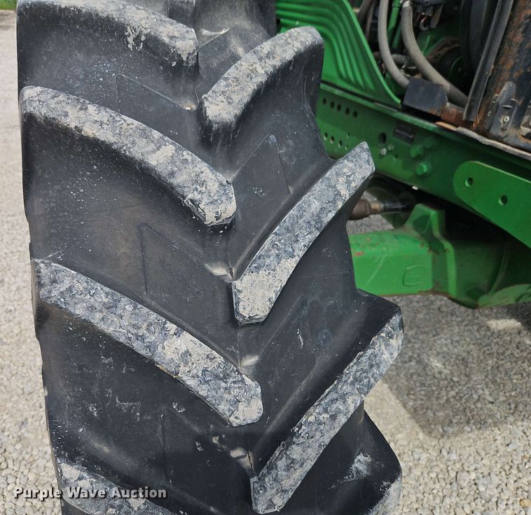 image for item EB8012 2004 John Deere 7320 MFWD tractor