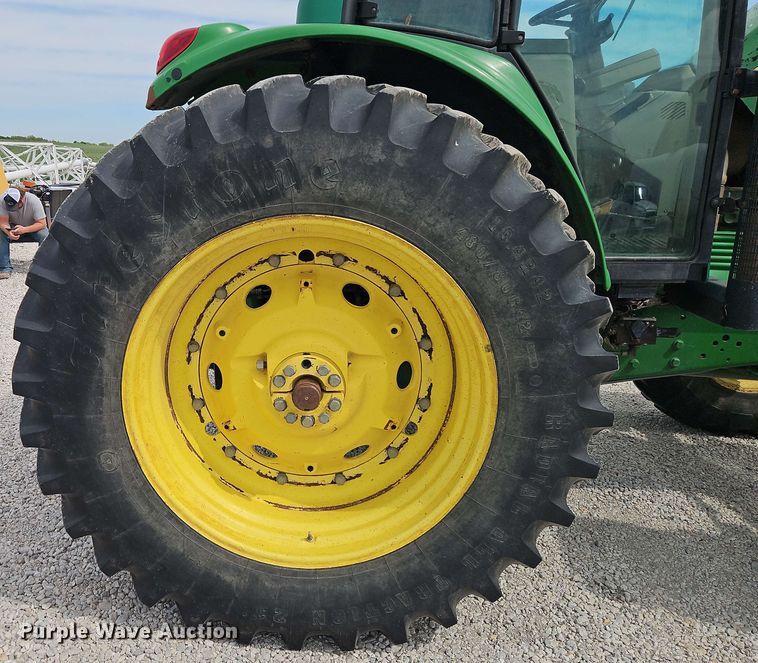 image for item EB8012 2004 John Deere 7320 MFWD tractor