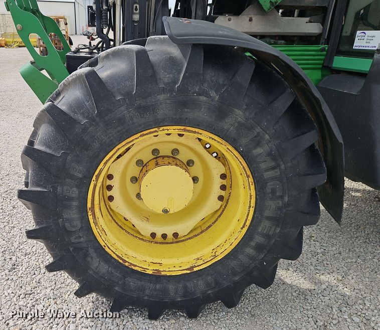 image for item EB8012 2004 John Deere 7320 MFWD tractor